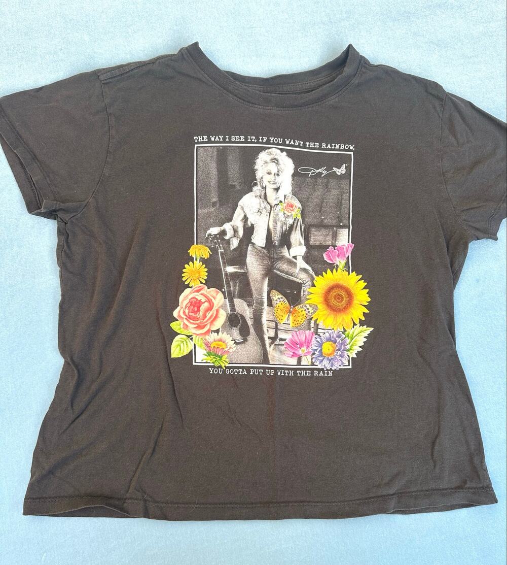 Dolly Parton Graphic Tee T-Shirt Gray Medium M Rainbow Rain Quote Mad Engine